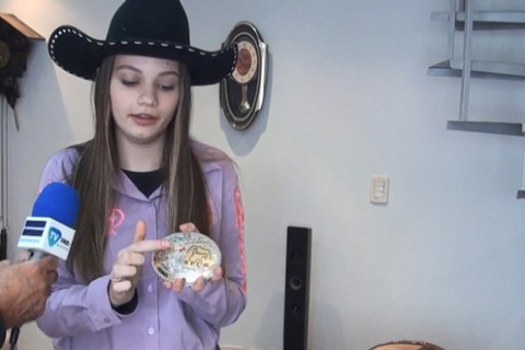 Jovem Izabela Ruby conquista campeonatos de rédea no Paraná