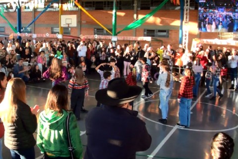 Festa Junina do Colégio Santos Anjos realizada com sucesso