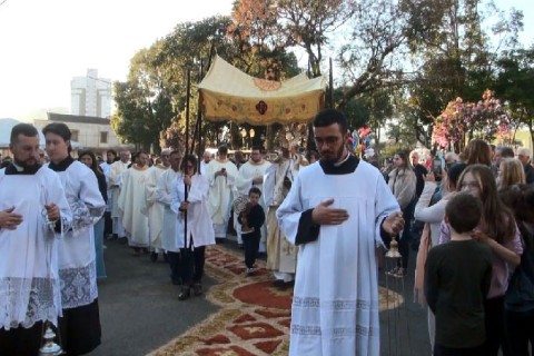 Dia de Corpus Christi em União da Vitória e Porto União, procissão