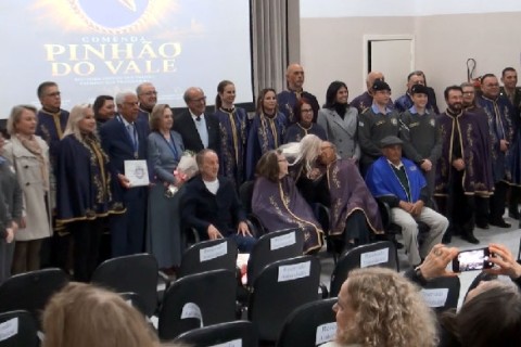 ALVI em comemoração aos seus 26 anos de atividades, entrega duas comendas "Pinhão do Vale"